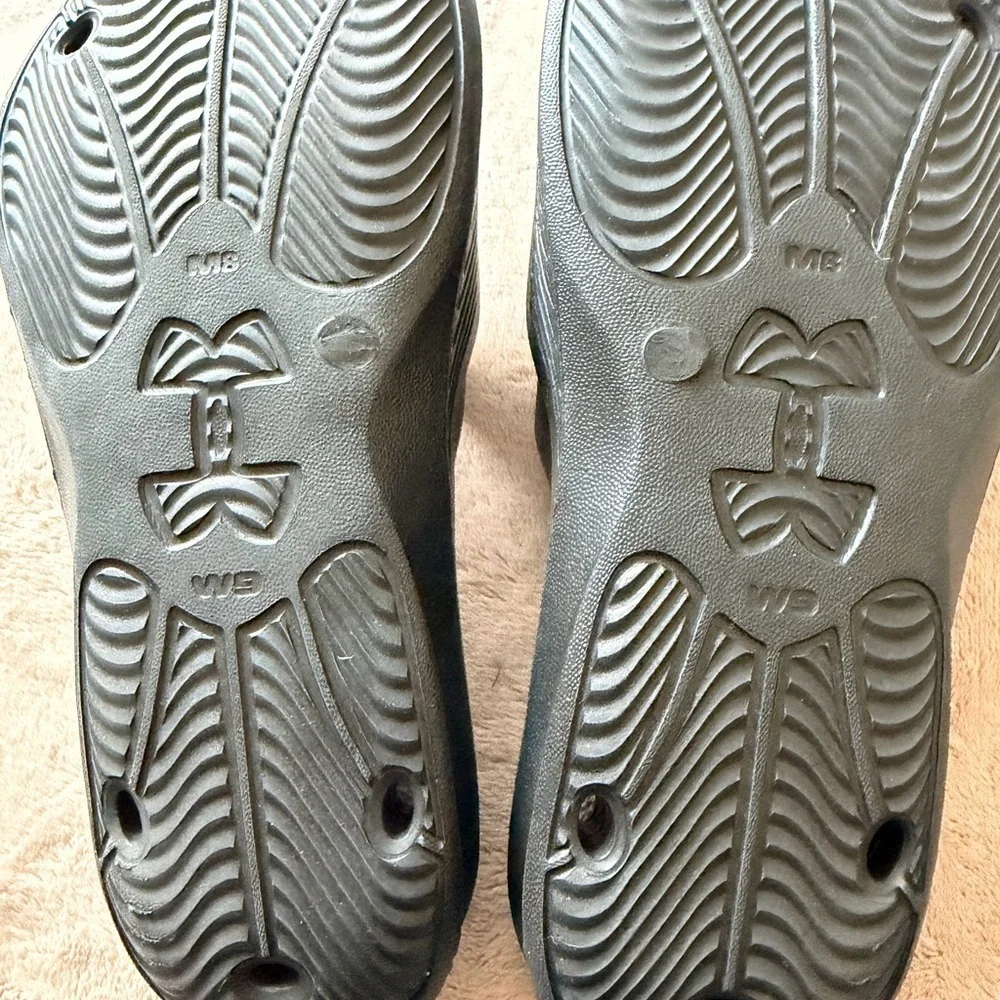 Under Armour Black and Gray Slide Sandals unisex m8 w9